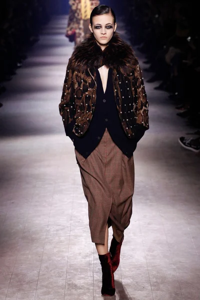 Look 27